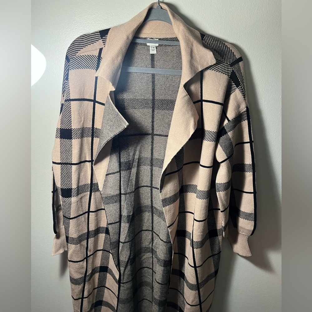 River island, size medium, long and thick cardigan
